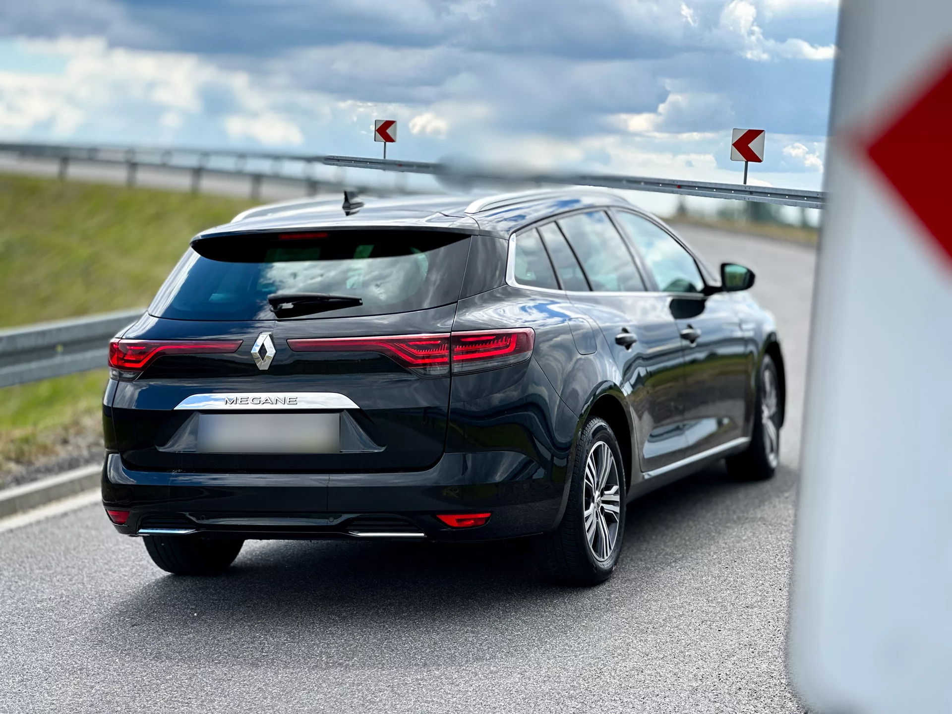 Renault Megane w kombi do wypożyczenia w Gnieźnie auto osobowe